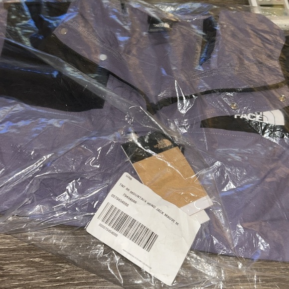 The North Face 86 Mountain Windbreaker Jacket - Picture 12 of 12